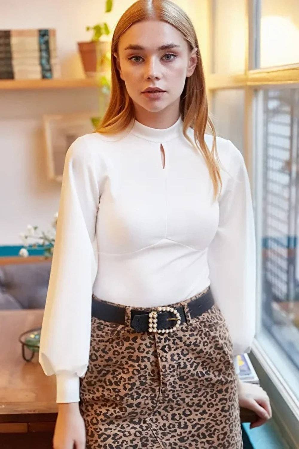 Hoxton Gal - Vente Chemisier – femme - Blouse en crêpe avec ouverture devant et manches ballon1