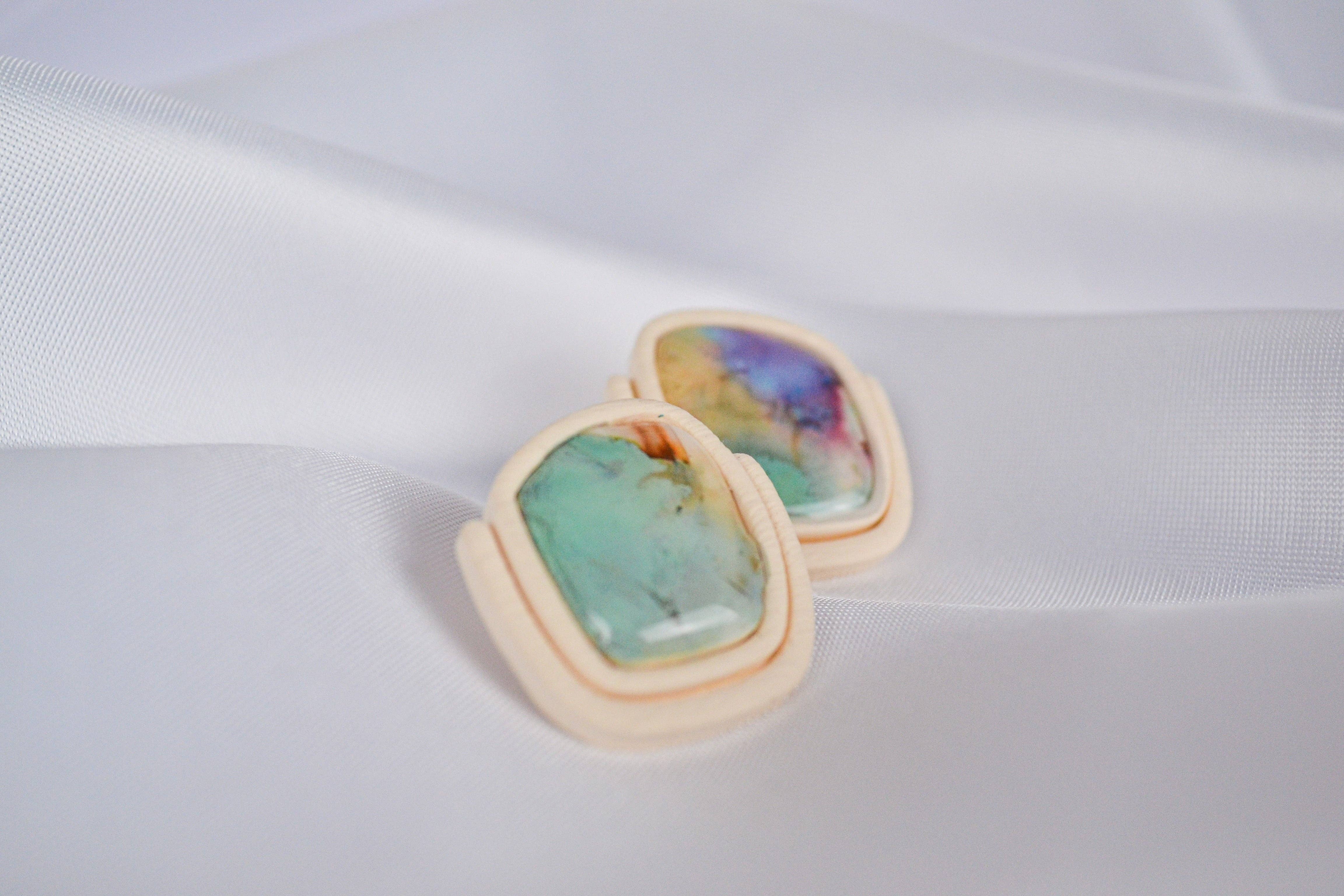 Linati Studio - Vendita all'ingrosso Orecchini a bottone - Orecchini a perno Asta multicolore e beige1