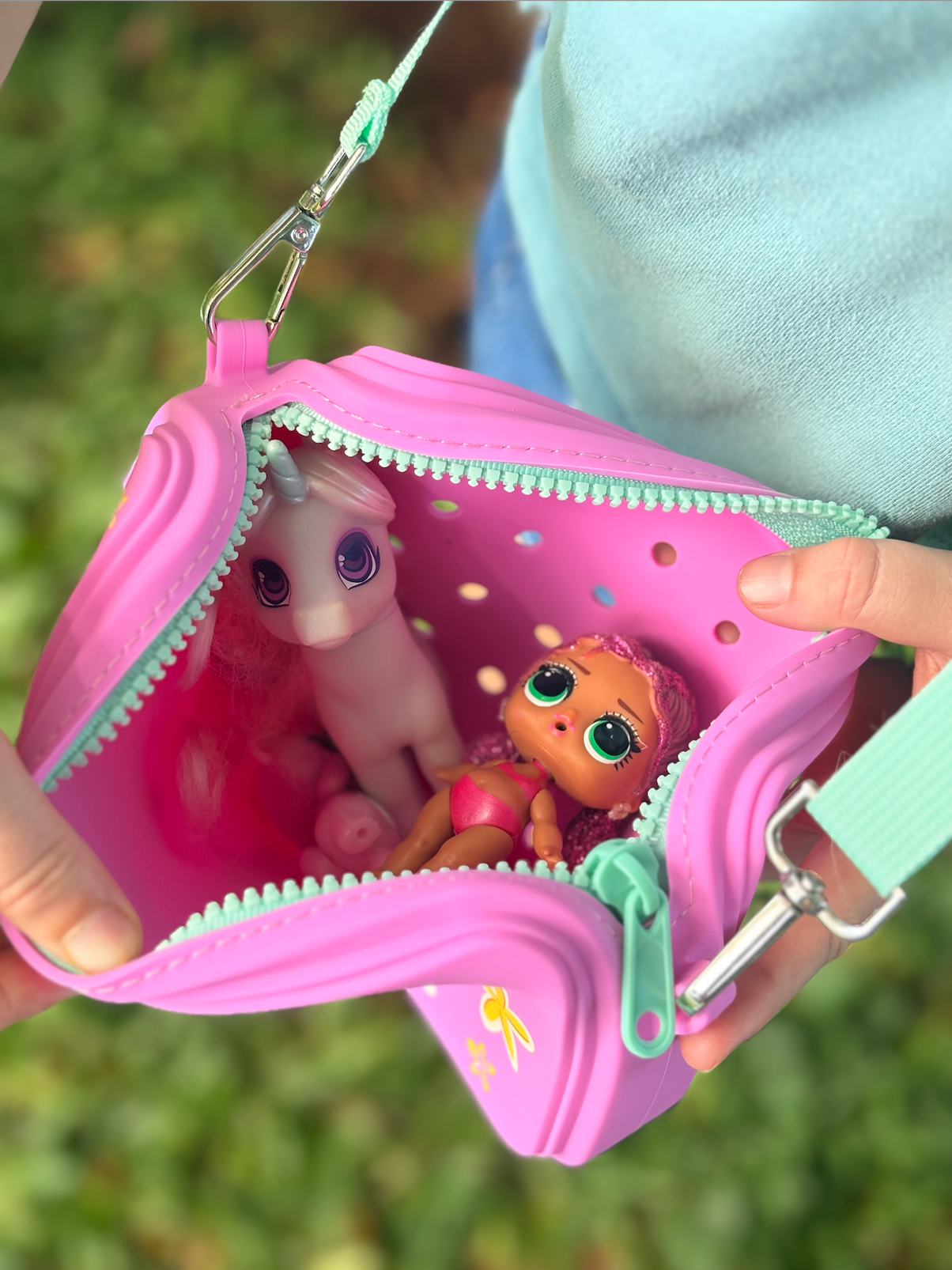 Left Right Design - Wholesale Crossbody Bag - Kids - MyCharm Purse -silicone, customizable, vibrant and versatile17