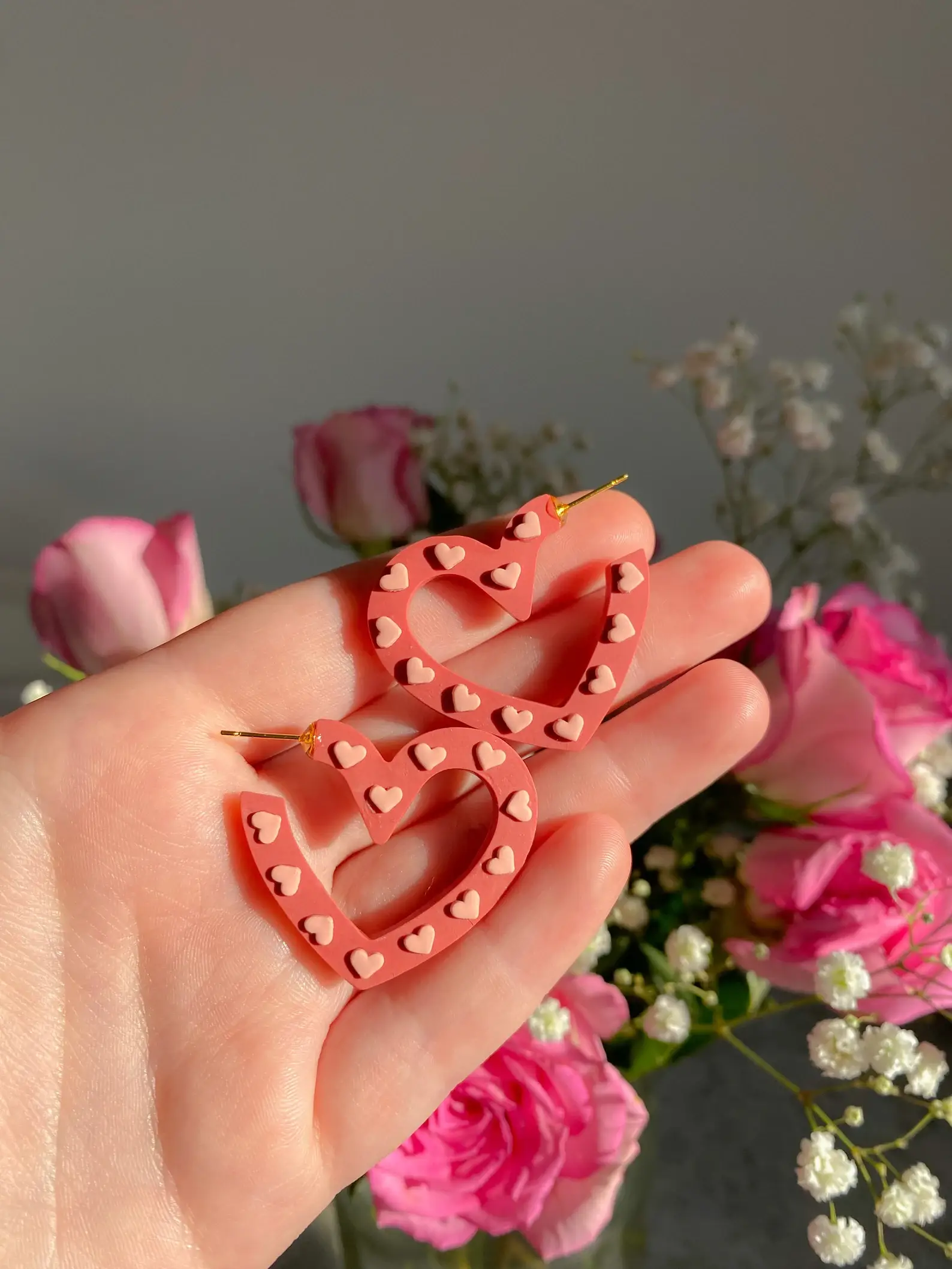 Peaches Phase – wholesale Hängande örhängen – Hjärtformade Hoops, Clay Hoops, Alla hjärtans dag lera örhängen4