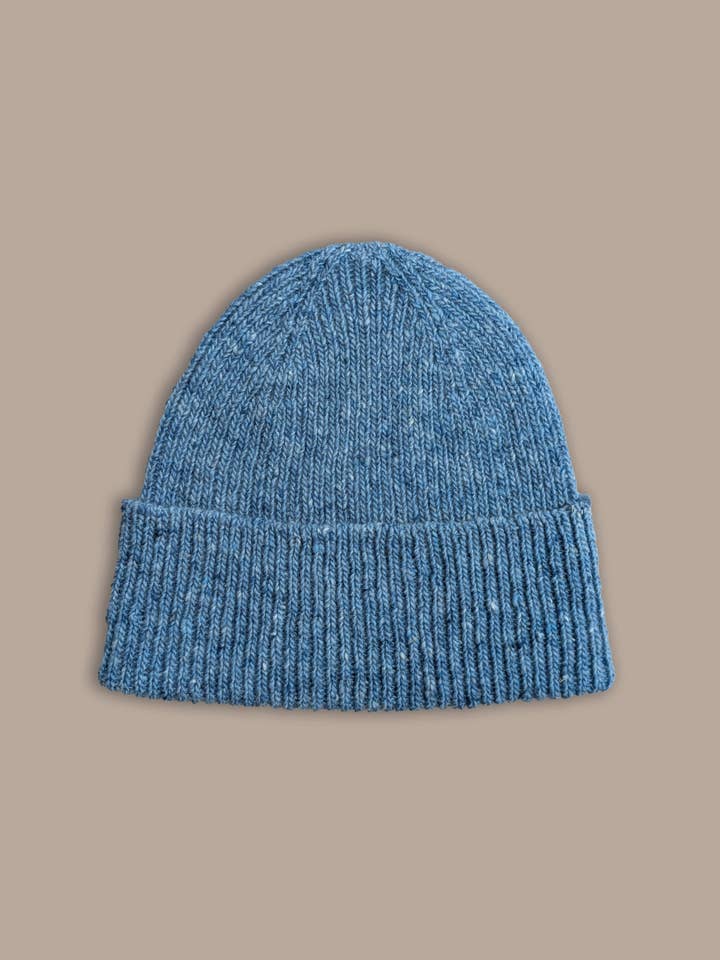 Bonnet Donegal Unisexe | Bleu Pâle pour la vente par ROVE Knitwear