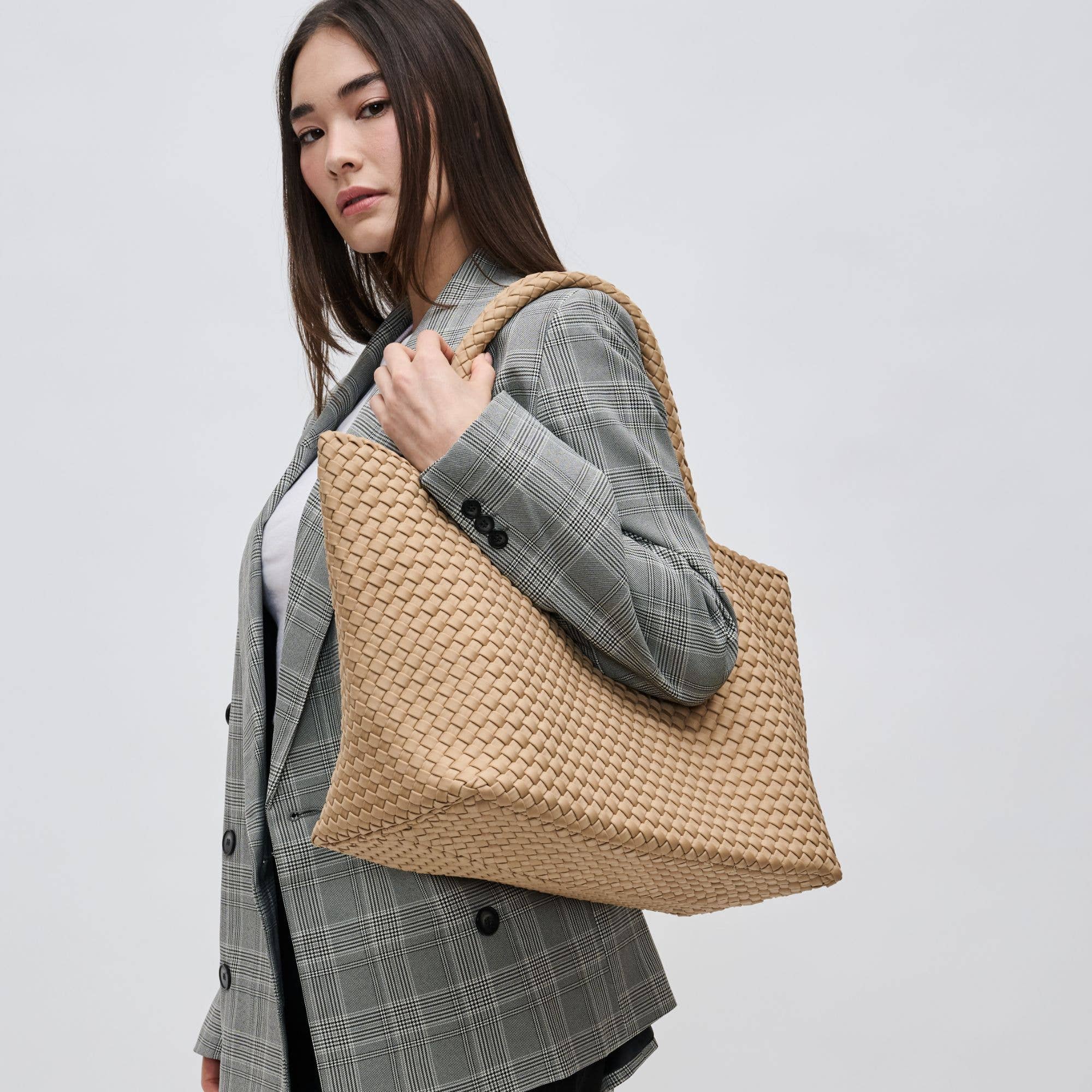 Sol and Selene – Großhandel Tragetasche – Damen – Große gewebte Neopren-Tasche "Sky's The Limit"9