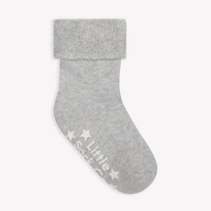 Calze antiscivolo per bambini Cosy Stay On Winter Winter in grigio cielo per la vendita all'ingrosso da parte di The Little Sock Company