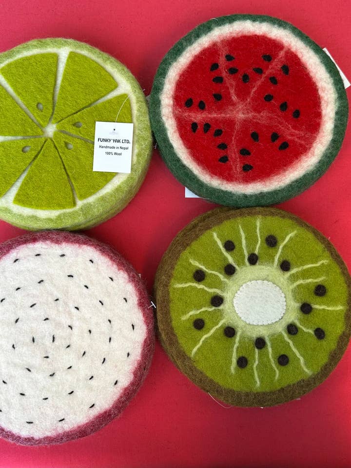 Base de Copos em Feltro Feito à Mão Melancia - 10 cm por atacado de Funky Yak Ltd