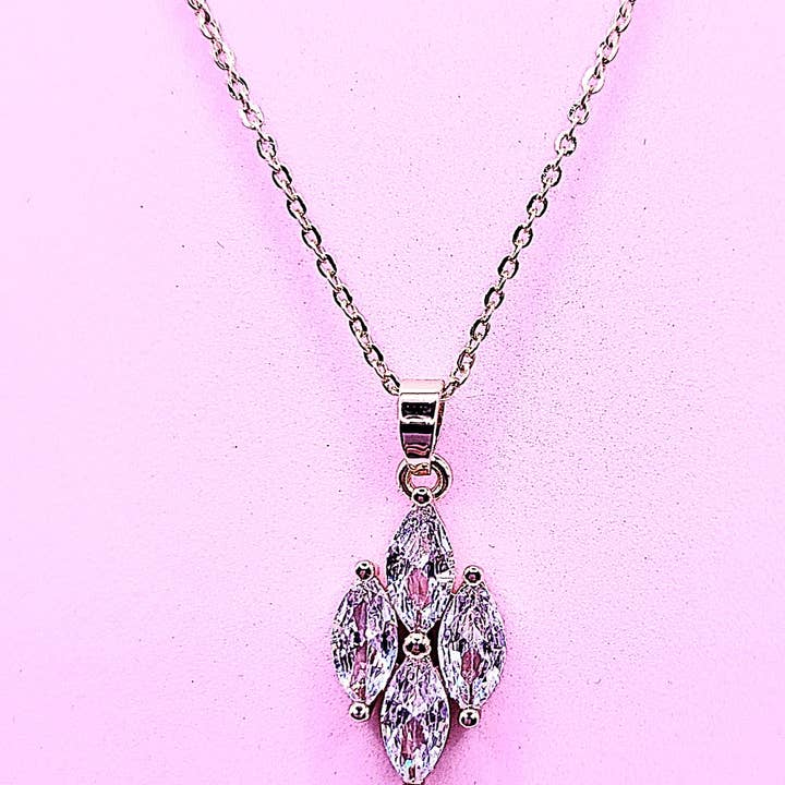 Arya Jewellery Wholesale – wholesale Pendant/charm necklace – Aura Crystal Necklace2