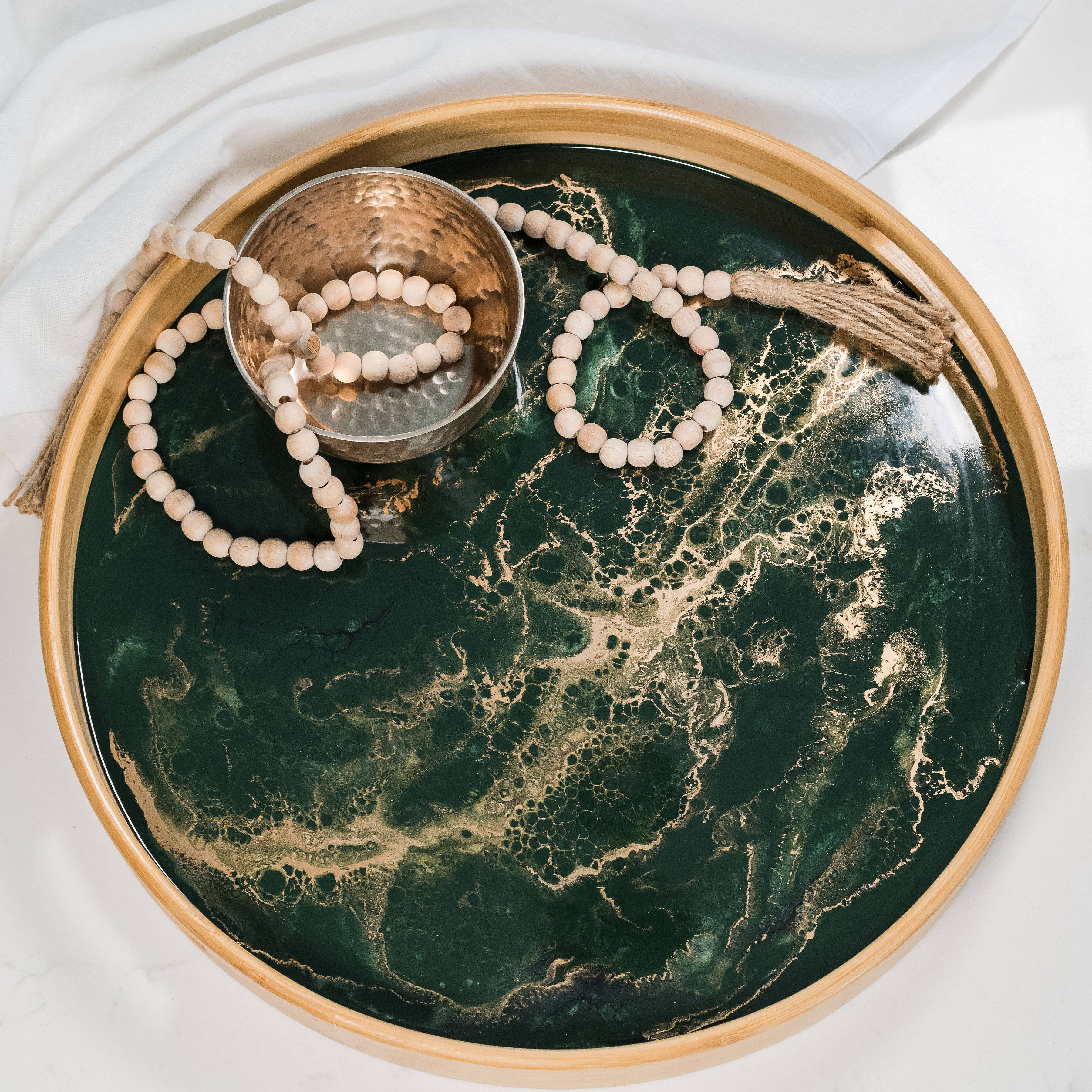 Lynn & Liana Designs – wholesale Serveringsfat – Runda serveringsbrickor i bambu med harts – inga tullavgifter!9