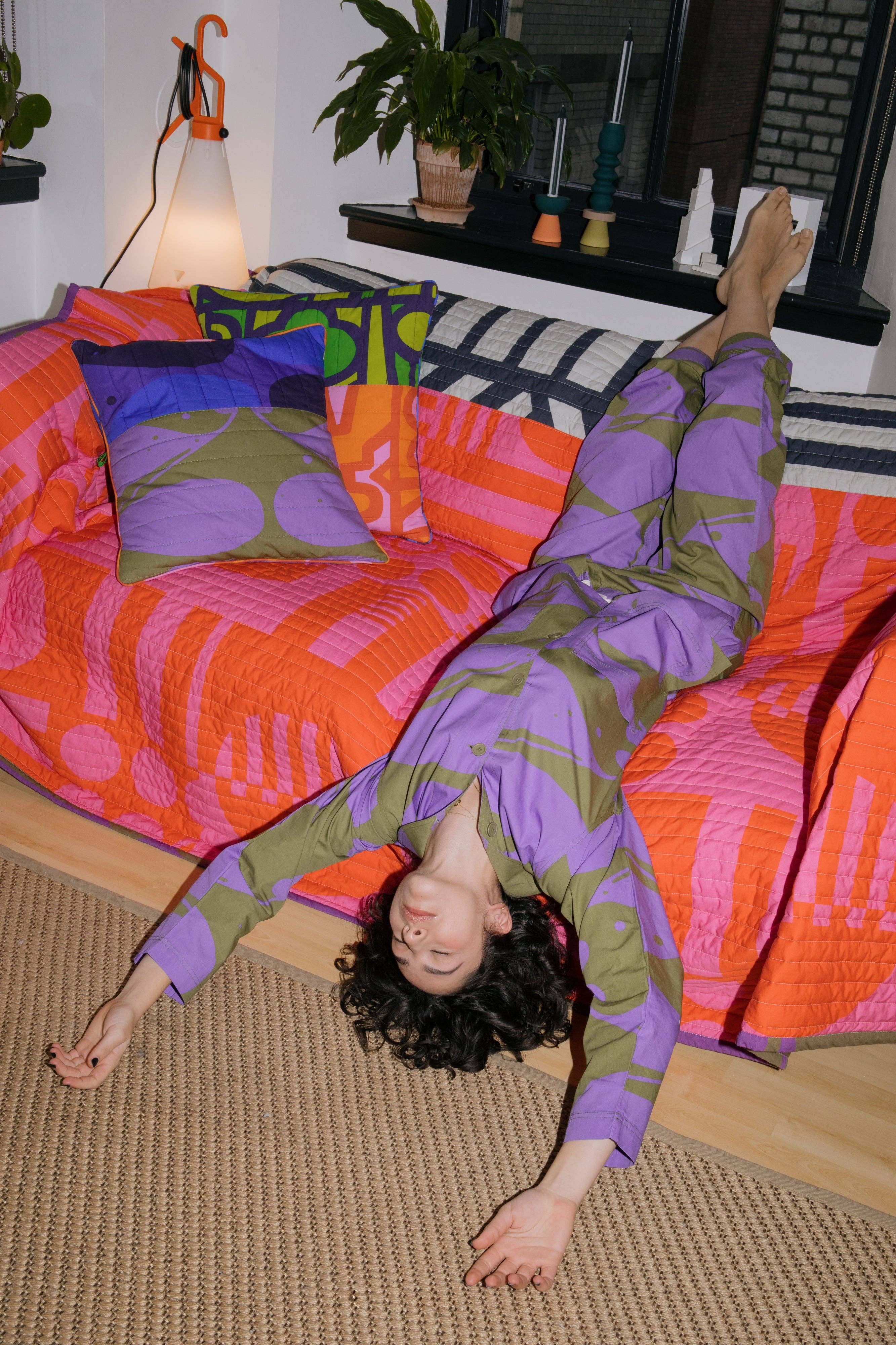 Irregular Sleep Pattern – wholesale Throw blanket – Reversible Quilted Throw in Hot Grape4