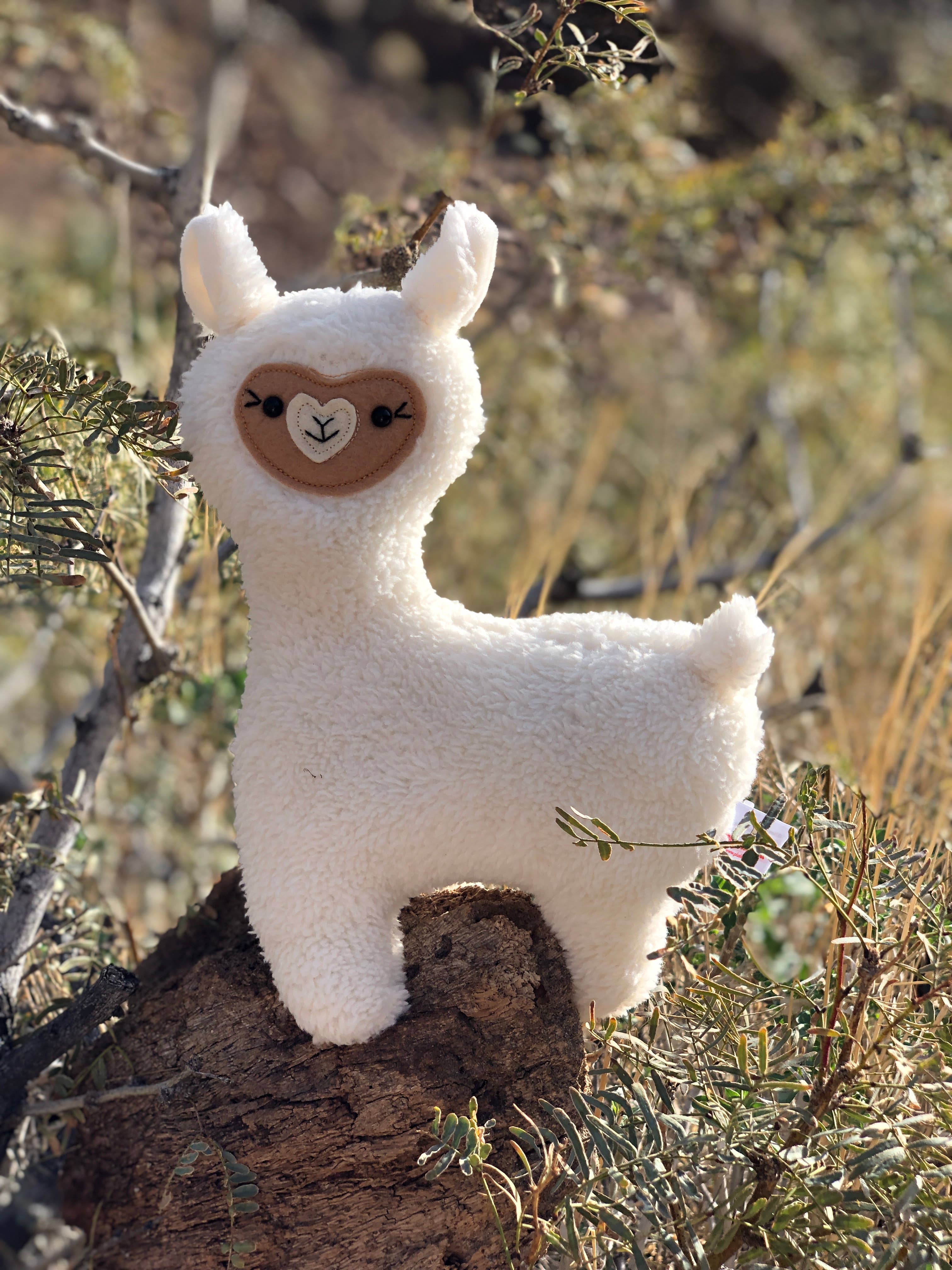 Plushland - Vente Peluche – enfant et bébé - Lana le lama debout 9"