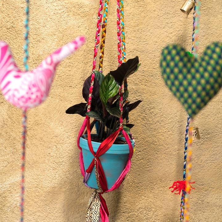 Namaste – wholesale Hängande kruka – Flätad Sari växthängare0