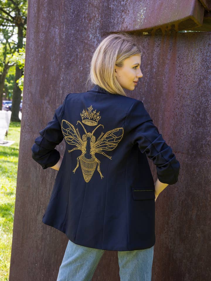 Reine des abeilles dorée Blazer noir à manches froncées pour la vente par Moving Forward Designs