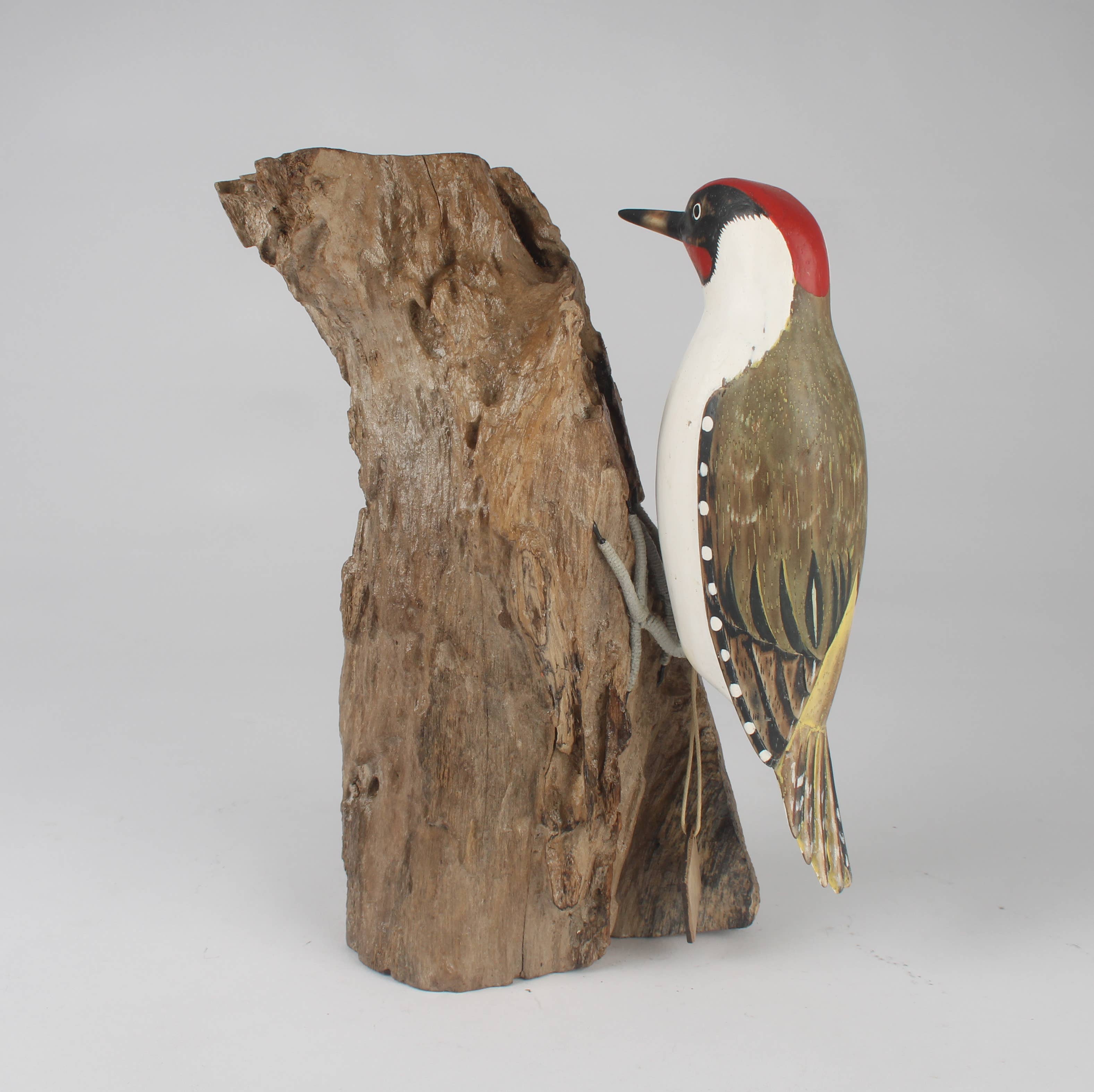 Originals International Ltd – wholesale Sculpture – Hand Carved Green Woodpecker by Archipelago3