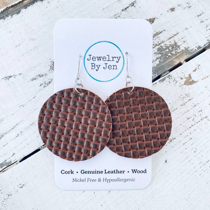 Kreisförmige Ohrringe: Braun geflochtenes Korbdesign für den Großhandel von Jewelry By Jen