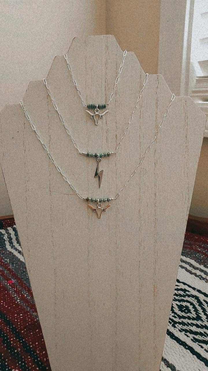 The peachy cactus boutique - Wholesale Choker/collar - Dainty paperclip bull Choker