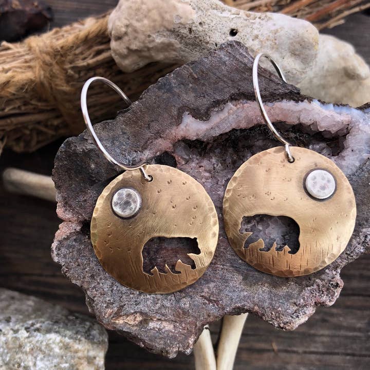 Ohrringe Bär auf der Wiese für den Großhandel von C Beulah B Jewelry
