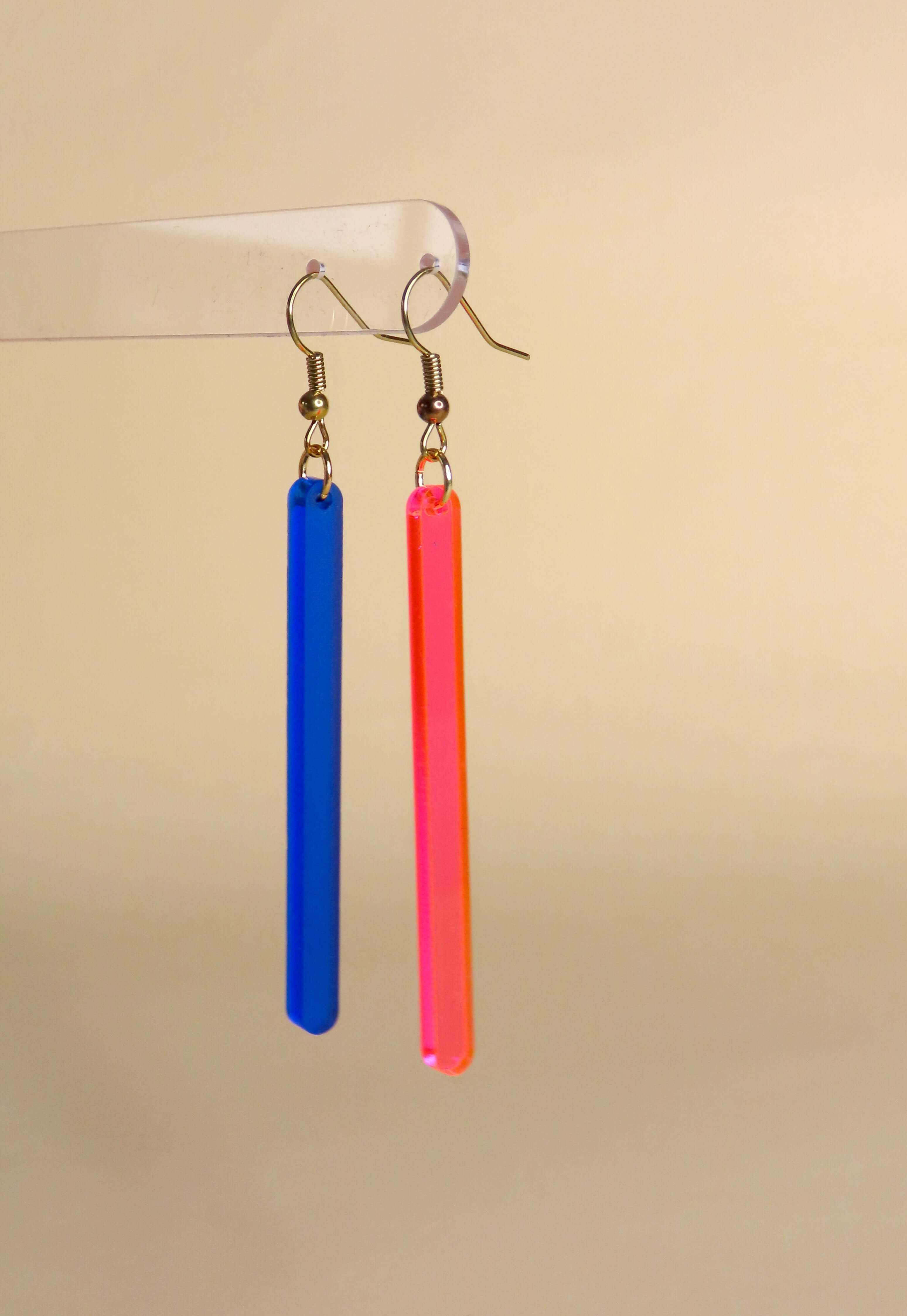 Niemalsmehrohne – wholesale Hängande örhängen – niemalsmehrohne x Kunstmuseum Basel Edition – neon lights nr 4 – örhängen0