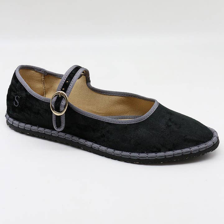 Mercedita Black and other Purchase Wholesale botassenhora. Free Returns & Net 60 Terms on Faire trending on Faire.