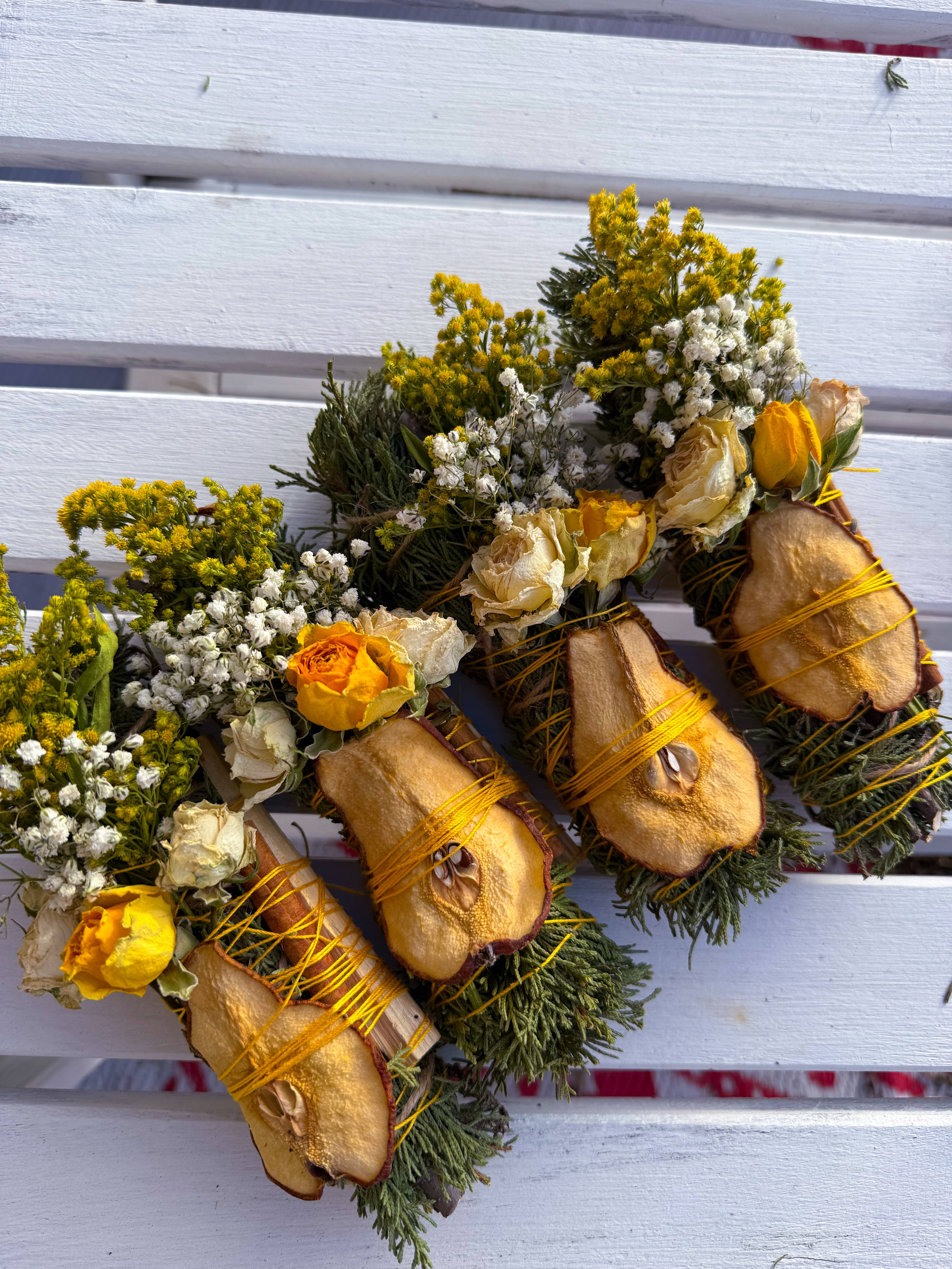 CharlieHaze - Wholesale Smudge Stick - Pear, Palo Santo, Juniper, and Cinnamon Smudge Stick4