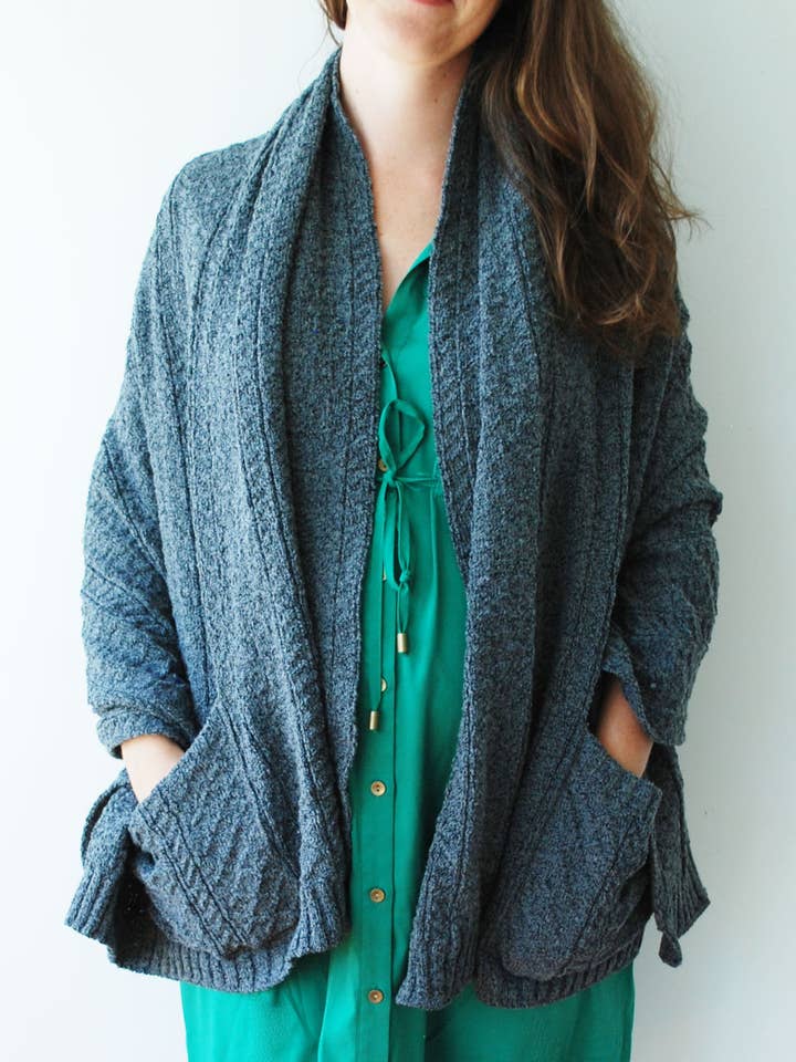 Châle à câlins rectangulaire - Anthracite pour la vente par Peony and Moss