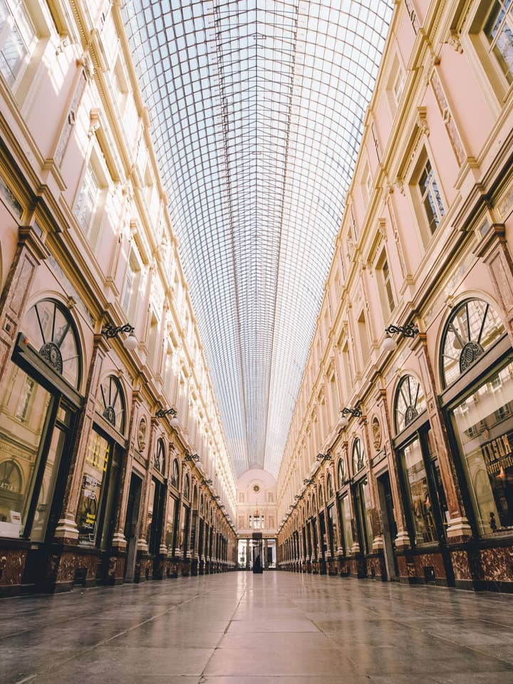 Bruxelles plakat - Royal Gallery of Saint Hubert under nedlukningen for engroshandel hos Posters & Puzzles