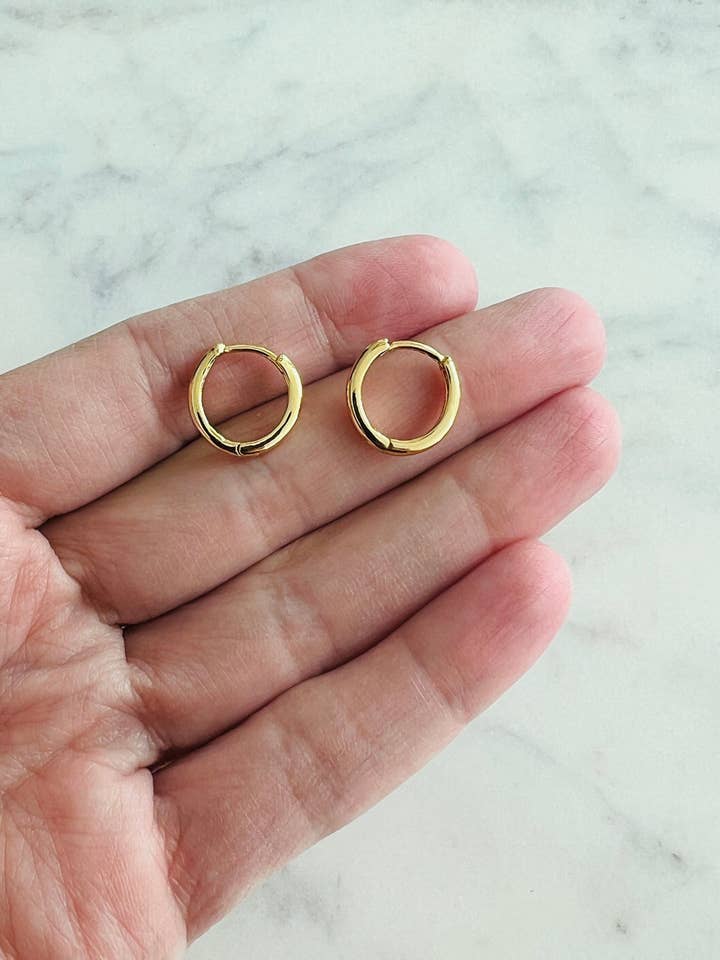 Créoles en or rempli 12mm | Paire de créoles fines et légères pour la vente par Haus of Monogram