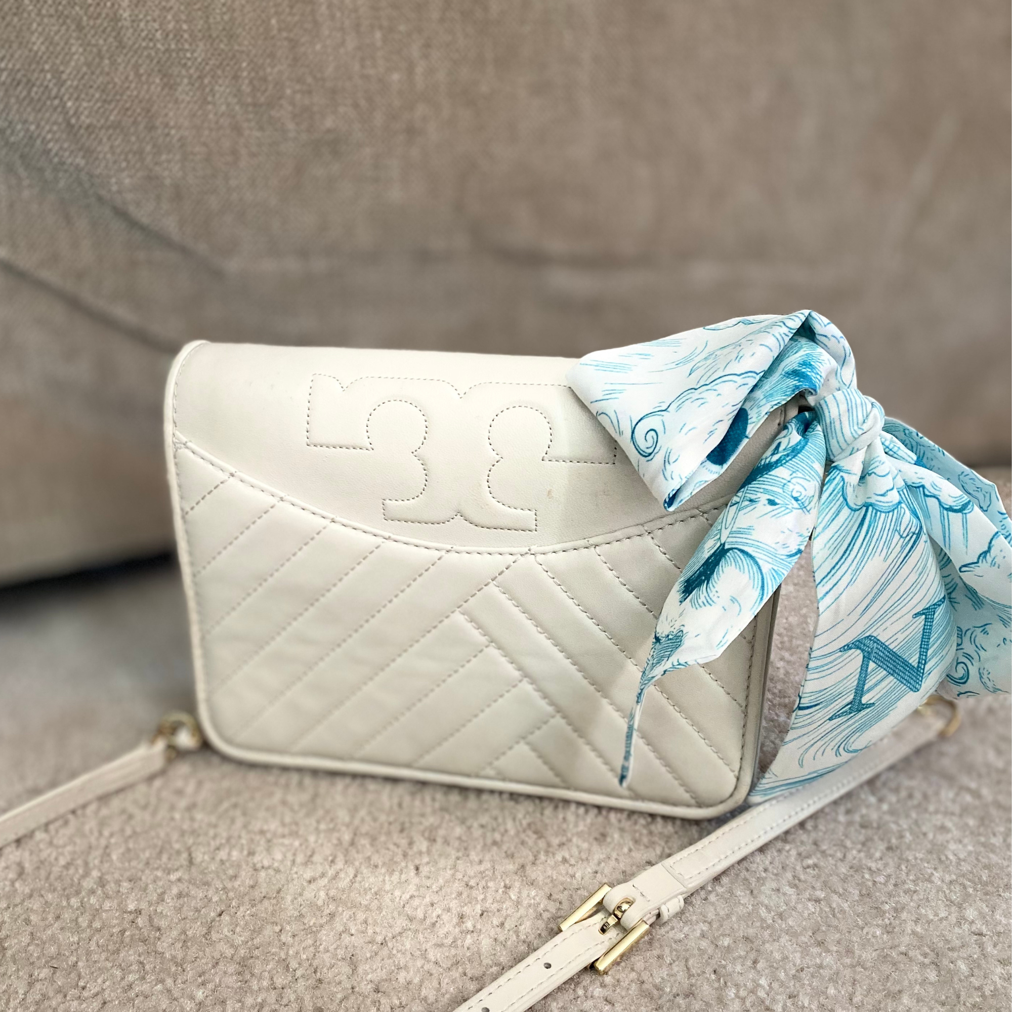 DrifWoo – Engroshandel Tørklæde - Dame – Initialesilketørklæde – personlig gaveaccent til hende13