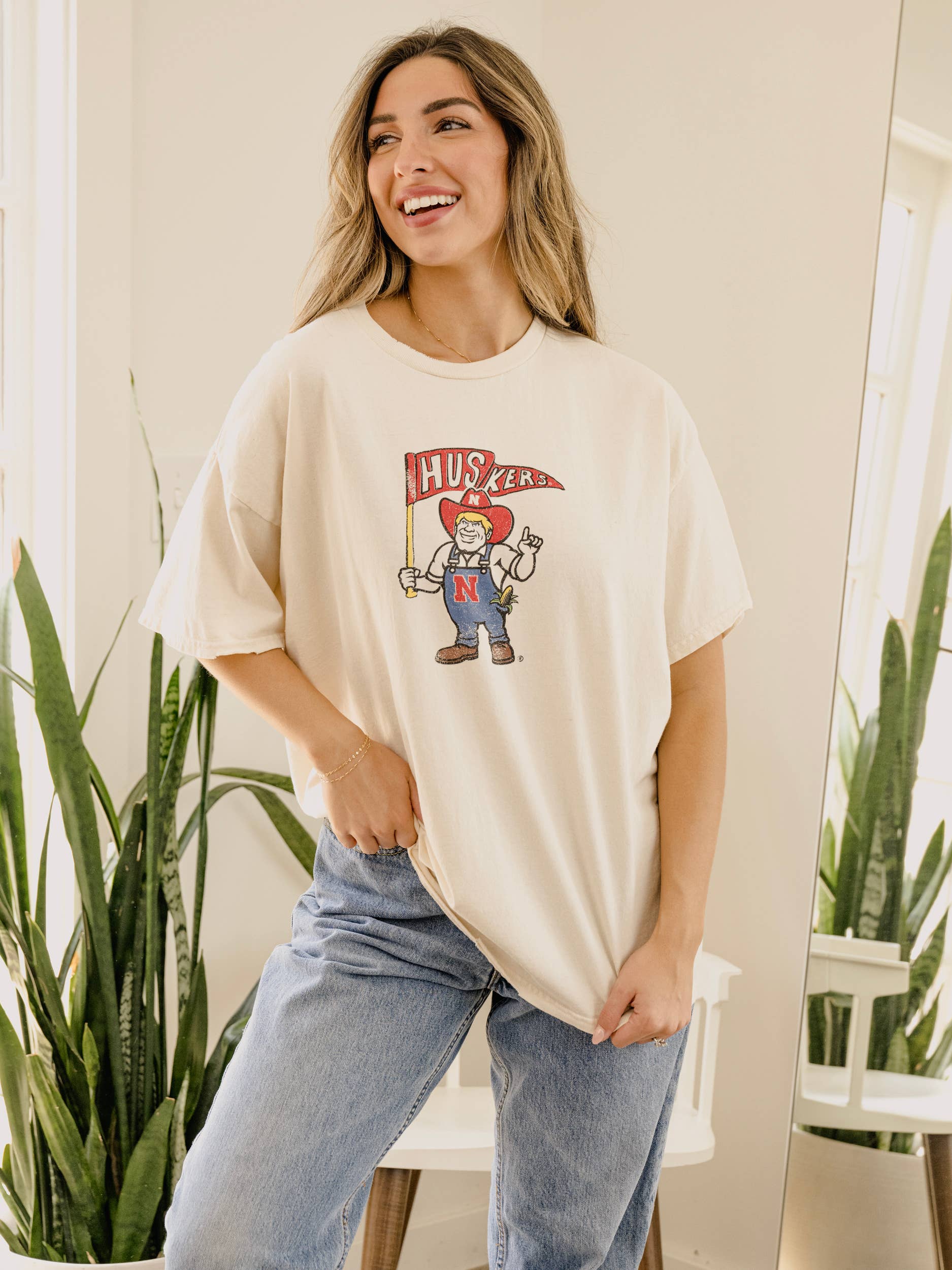 LivyLu - Wholesale Screen Printed T-Shirt - Unisex - Nebraska Huskers Mascot Flag Off White Thrifted Tee1