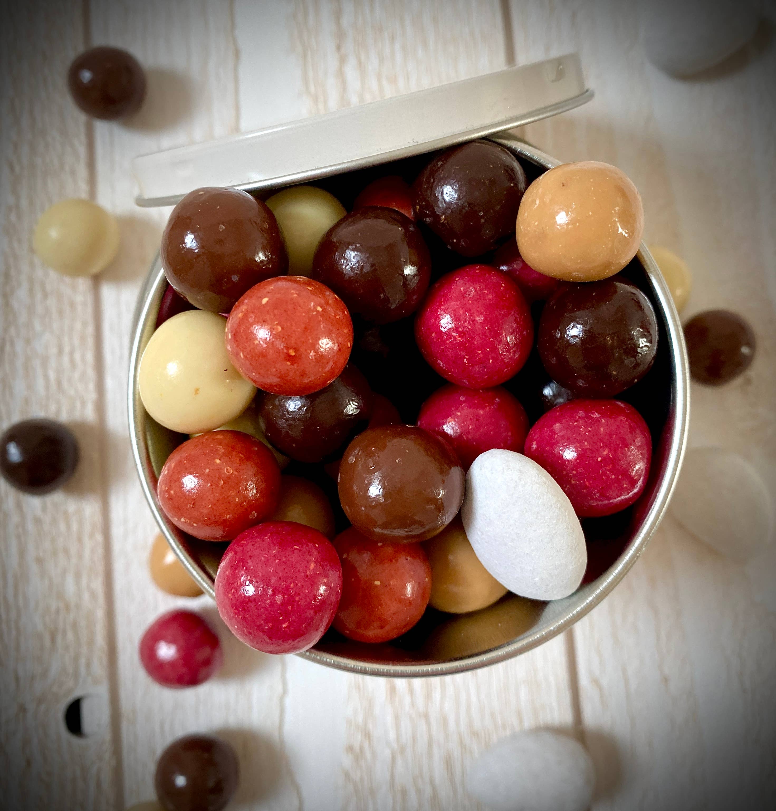 Cocoripop - Wholesale Chocolate Covered Sweets - Small Metal Bucket "Chocolate Treasures" (Easter)4