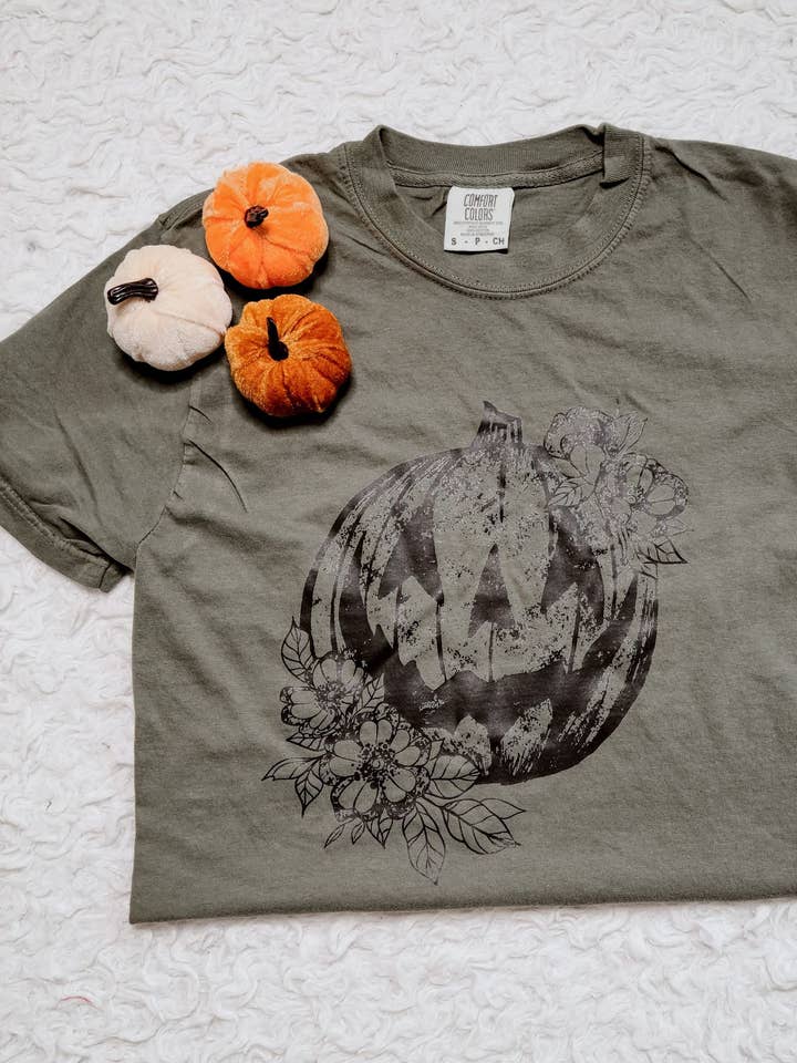 T-shirt citrouille grunge pour la vente par With Love, Shanese