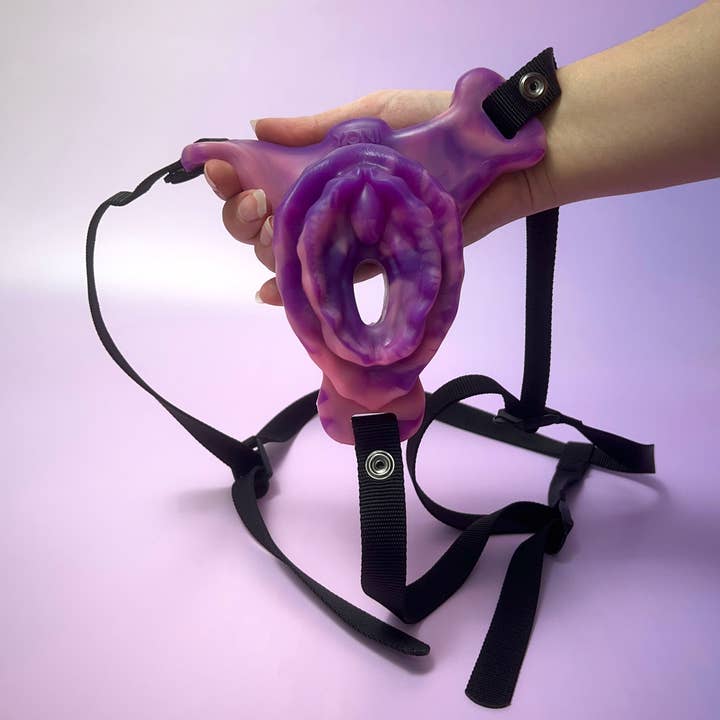 Yoni Pleasure Palace - Wholesale Sex toy - The Ryda - Vulva Silicone Grinder and Pleasure Wand Holder5