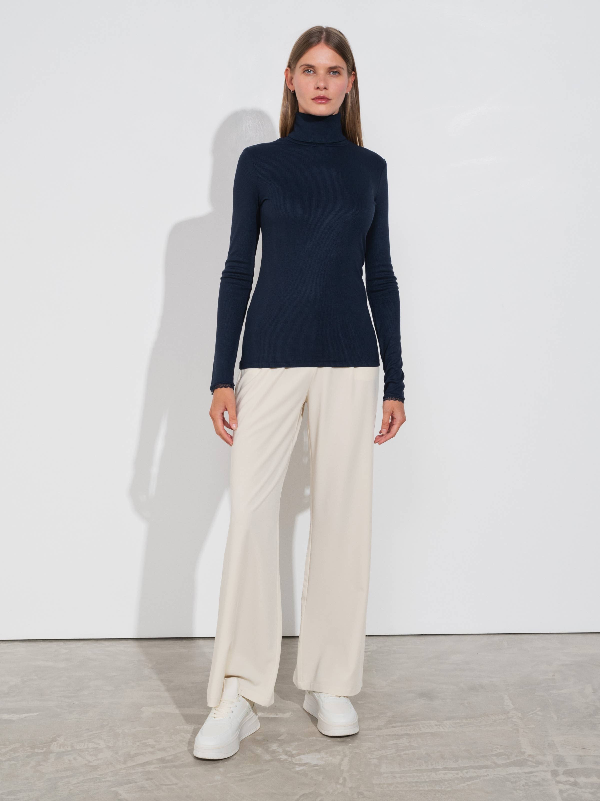 SMF - Vendita all'ingrosso Maglione tricot - Donna - Maglione base a collo alto in maglia a coste con dettagli in pizzo sui polsini1