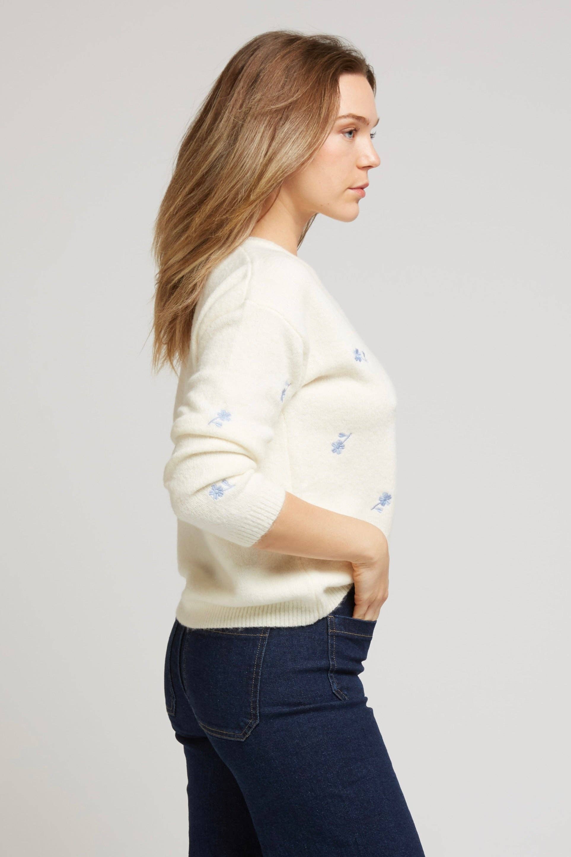 Andy & Lucy - Wholesale Knit Sweater - Women's - YVETTE - Soft floral embroidered sweater with round neck10