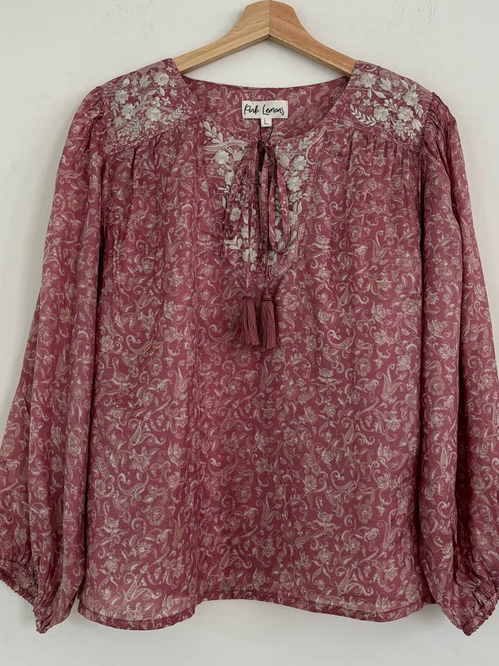 Lolita broderet silkebluse 129 - L for engroshandel hos Pink Lemons Ltd