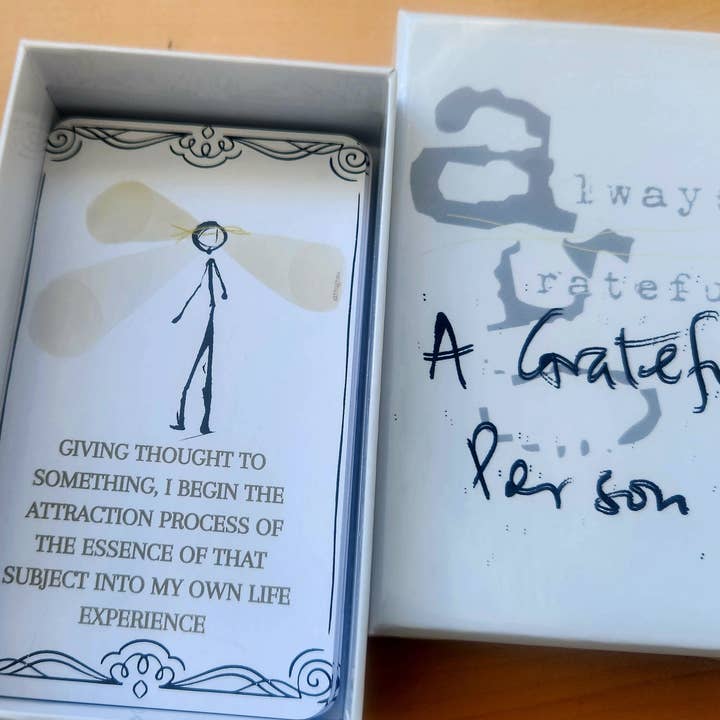 Un jeu de cartes pour une personne reconnaissante - 40 moments illustrés pour s'approprier votre identité reconnaissante pour la vente par Attagrata - Attitude of Gratitude