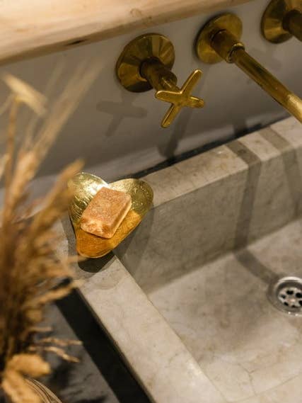 Soap Dish "HEART" - gold for wholesale by NOMAD BY LIV