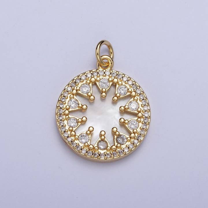 Colgante de Medallón Redondo de Concha con Micro Pavé de CZ Relleno de Oro de 24K para Fabricación de Joyas | X-706 para venta al por mayor de Aim Eternal