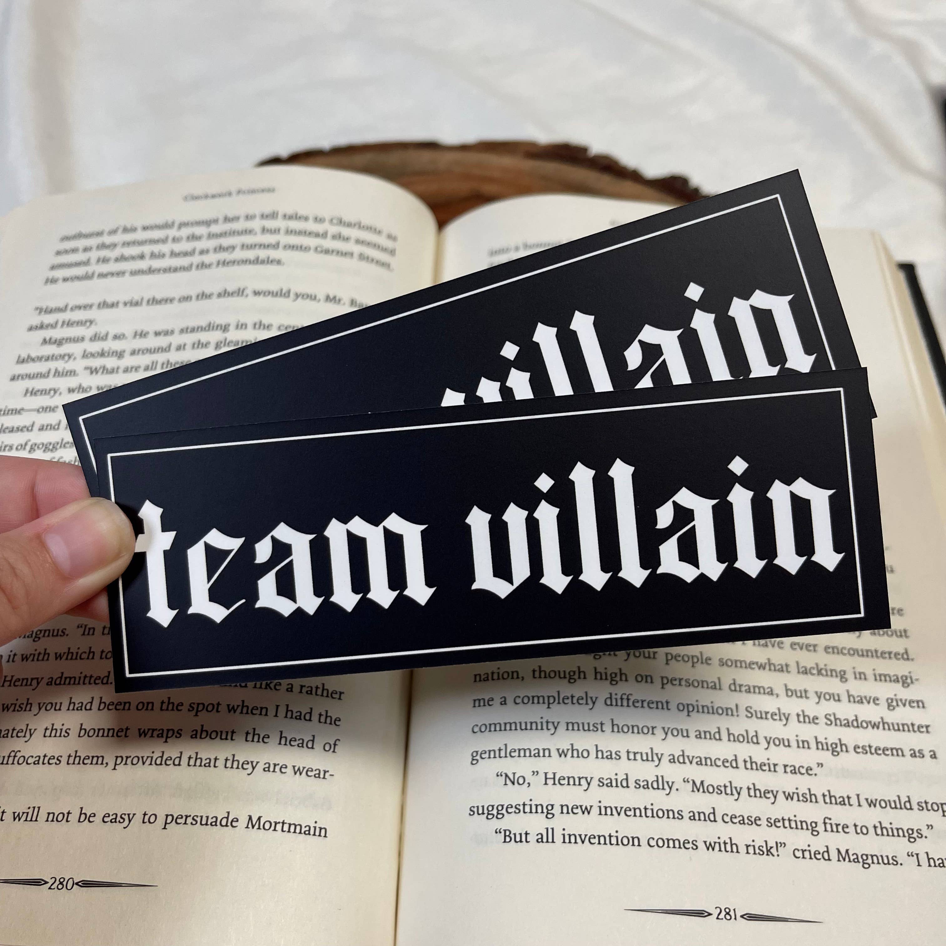 BiblioAffair Designs – wholesale Bokmärke – Team Villain bokmärke1