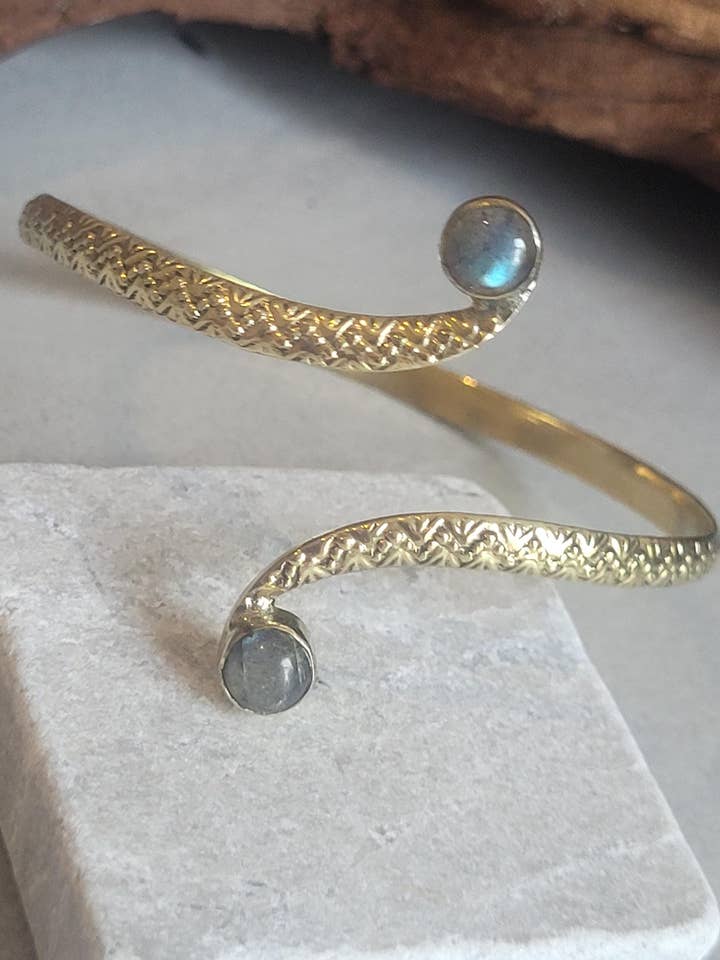 Bracelet Minimaliste Élégant en Laiton à Double Pierre #3 pour la vente par Laboheme