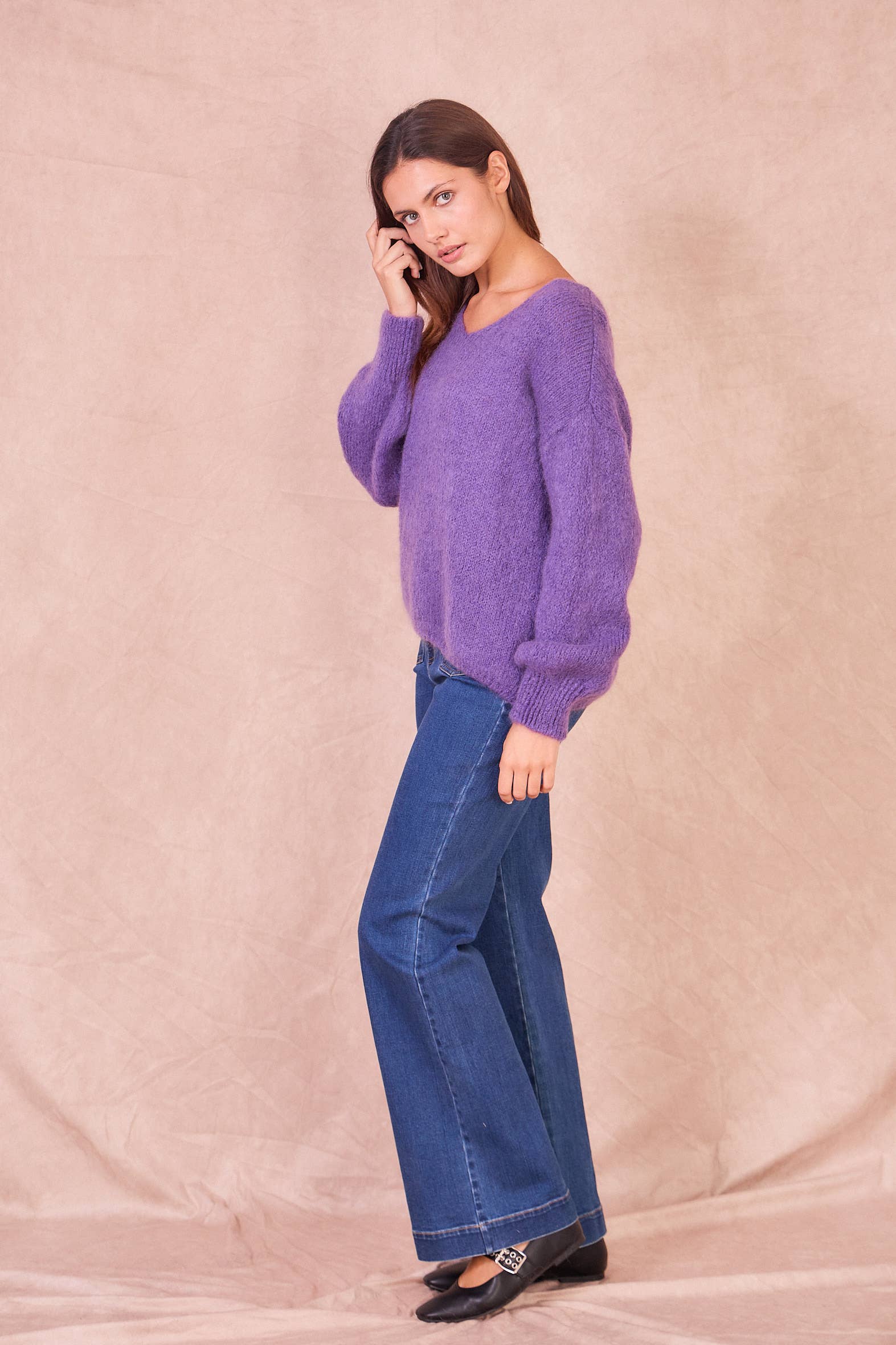 Calie Paris – wholesale Knitted jumper – Women′s – Oversized V-Neck Sweater11