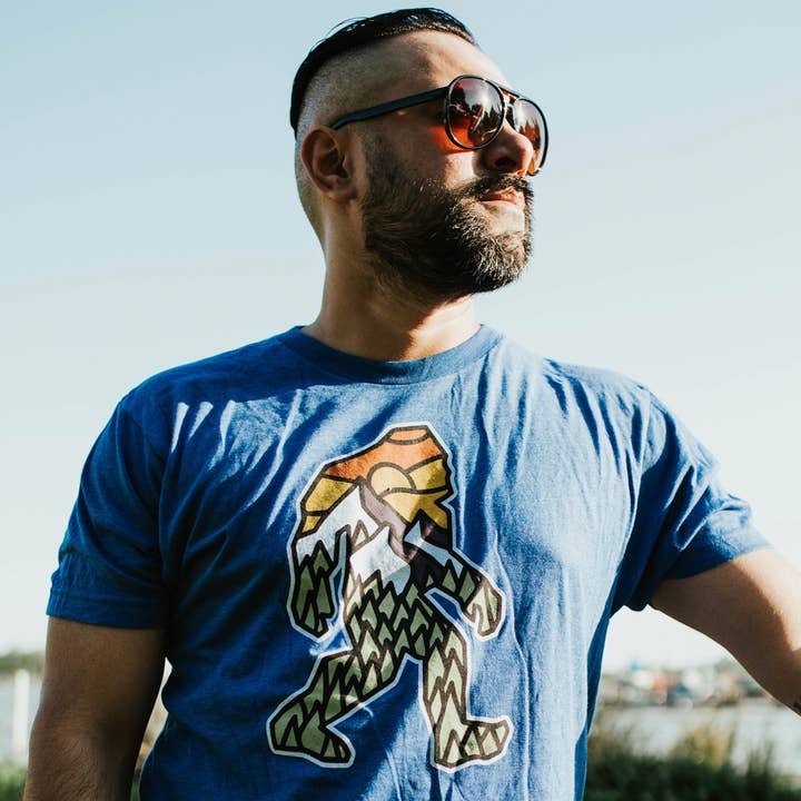 T-Shirt Yeti per la vendita all'ingrosso da parte di Atomicchild