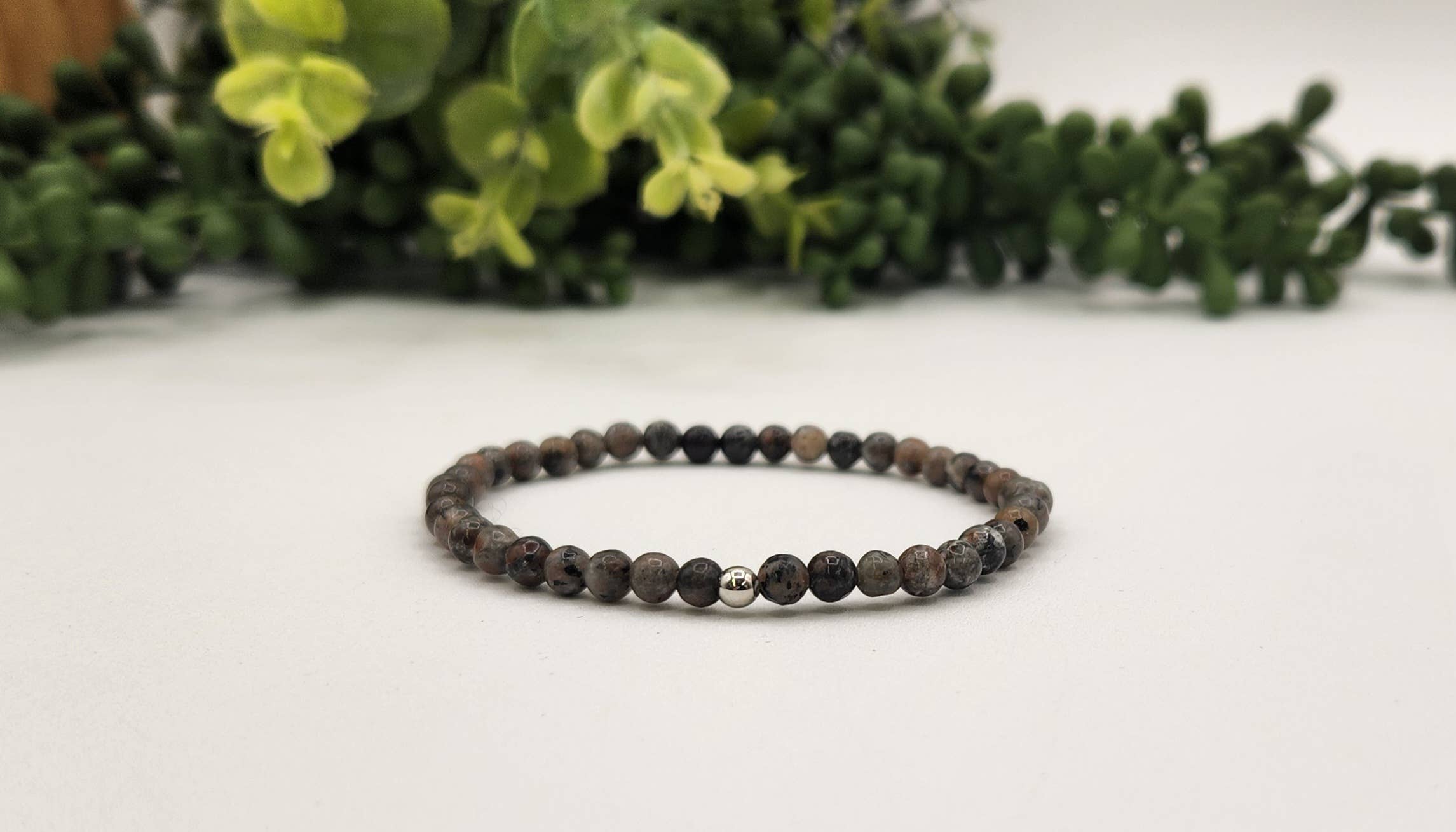 Meraki Gemstones - Wholesale Armband met kralen - Yooperlite rekbare edelsteenarmband 4 mm (UV-reactief)3