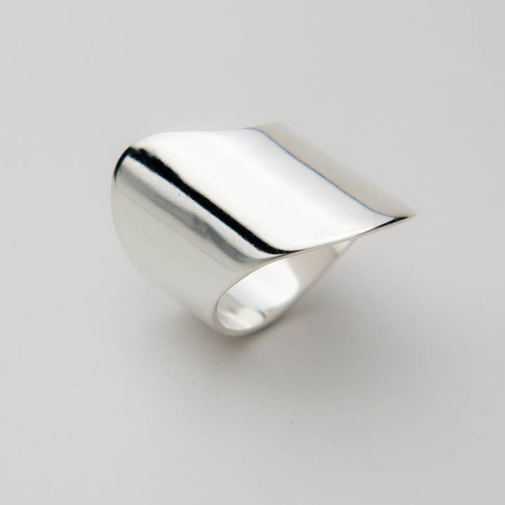 BAGUE WAVE pour la vente par JewellerAJGreen