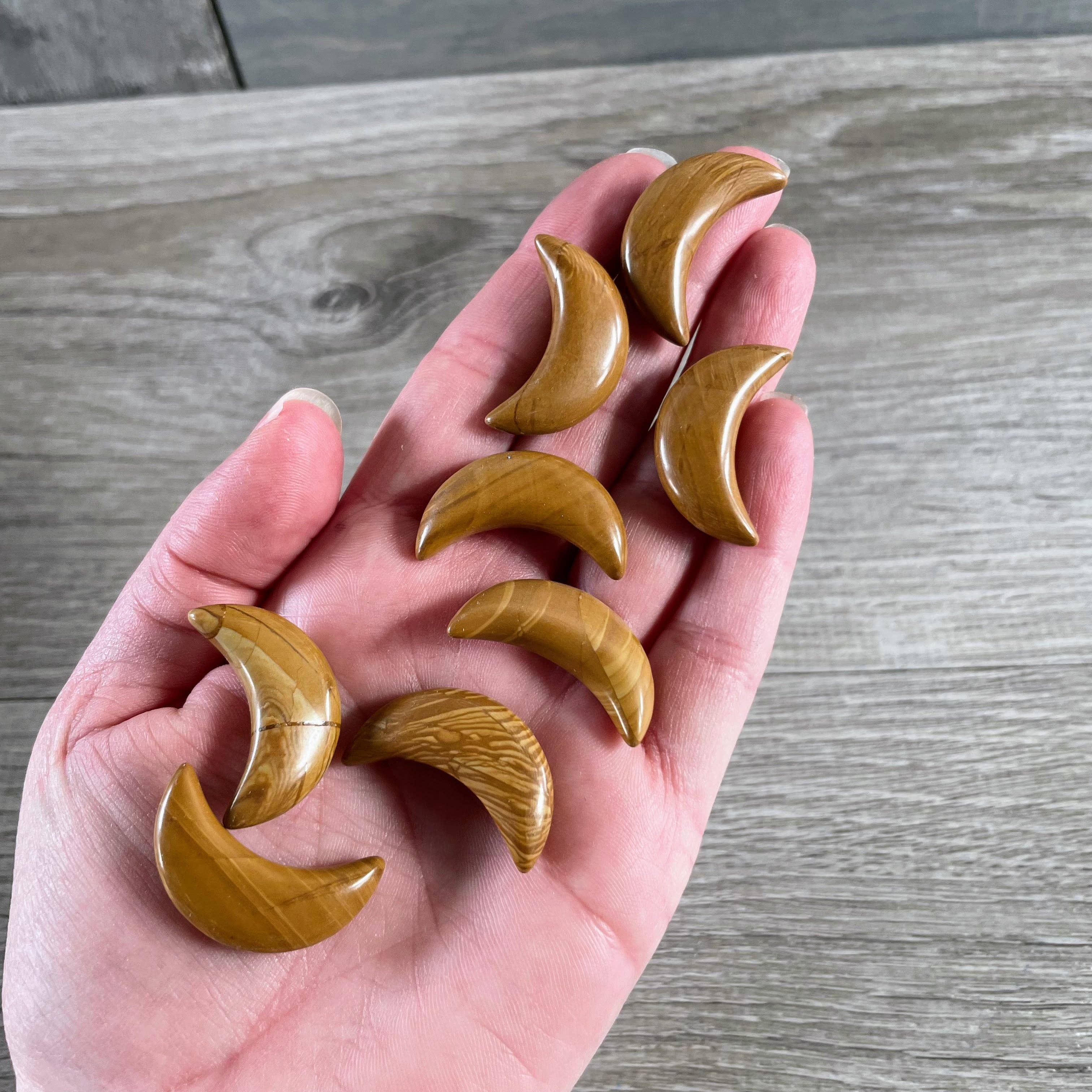 Keystone Crystals - Wholesale Spiritual Stone/Crystal - Assorted Gemstone Moons   – 1 Inch Crescent Moon Carvings15