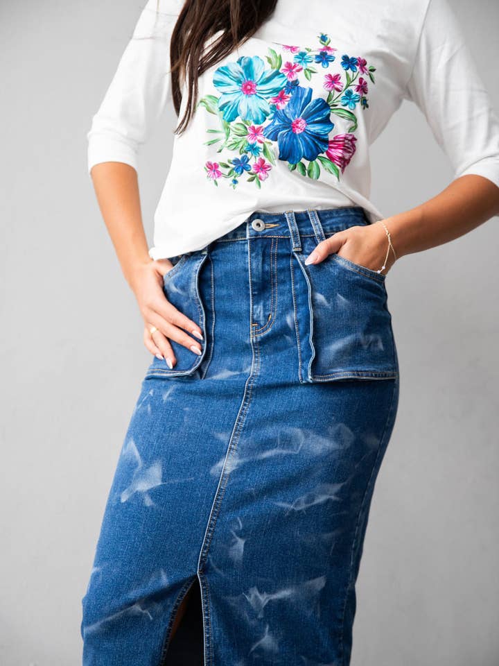 Jupe en denim bleu brume pour la vente par Hana & Co