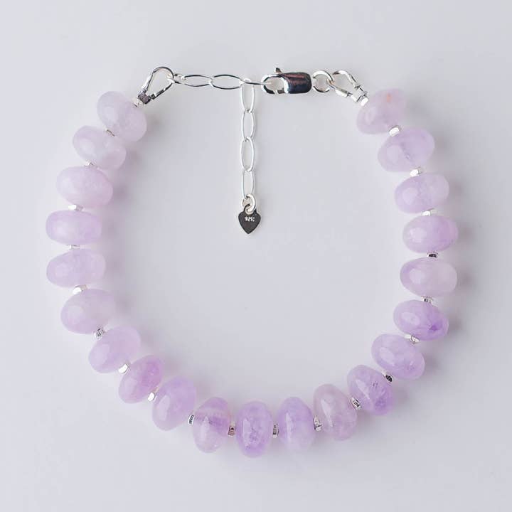Bracelet en jade lavande fait main – Purificateur d'aura réglable en argent sterling par LoveGem Studio pour la vente par LoveGem Studio LLC