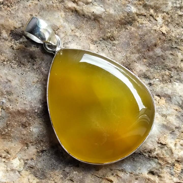Beautiful Yellow Onyx 925 Sterling Silver Unisex Pendant for wholesale by SILVER CAVE