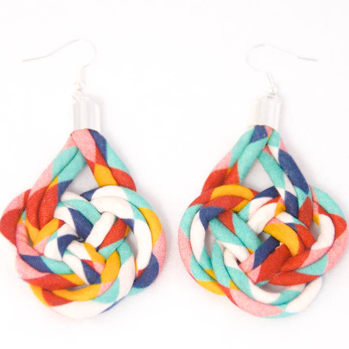 Bunny Bosworth – wholesale Hängande örhängen – Korgknutörhängen - Fairground Follies1