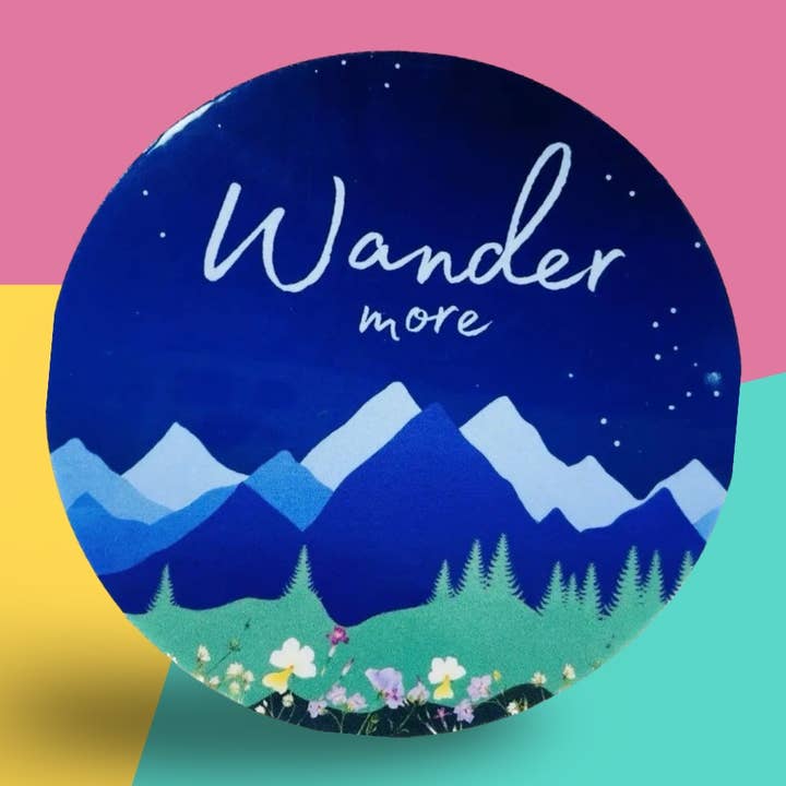 Autocollant de montagne en vinyle WANDER MORE pour la vente par Bee Unique