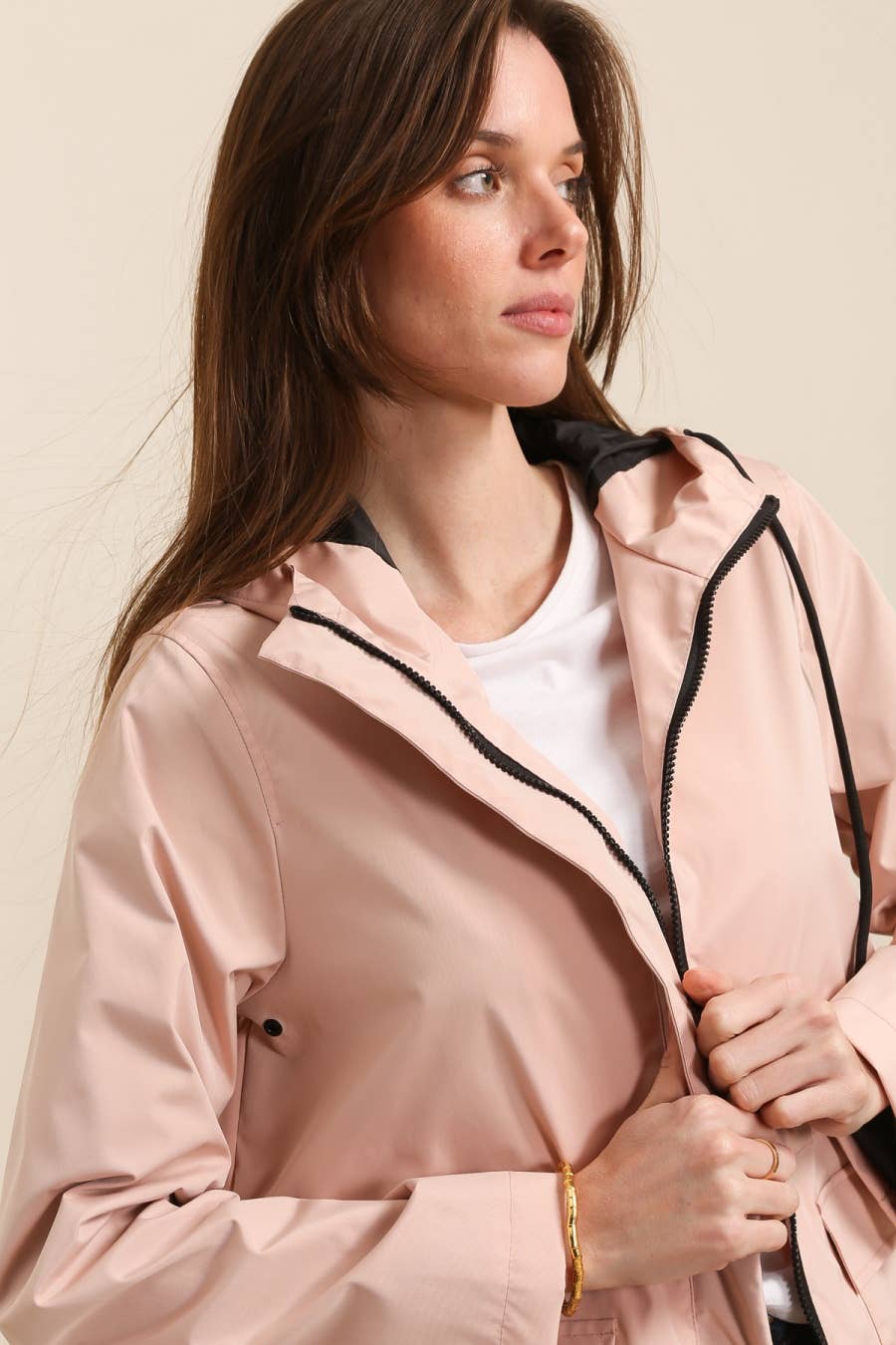 Attrait Paris - Vendita all'ingrosso Giacca - Donna - Giacca corta con cappuccio e chiusura con zip.13