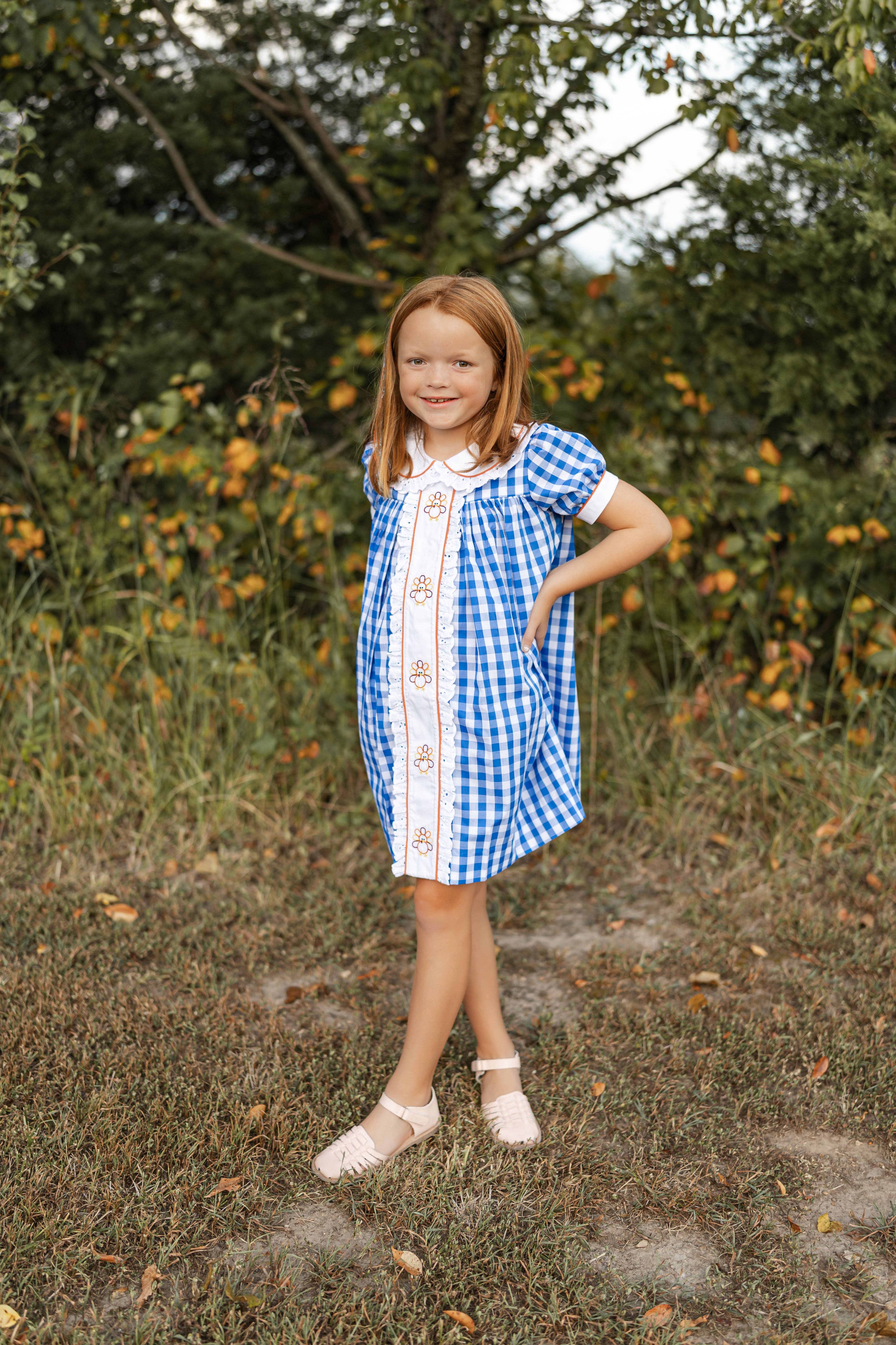 Posh Pickle – Großhandel Kleid – Kinder – Thankful Gingham-A-Linien-Kleid mit Truthahnstickerei, marineblau5