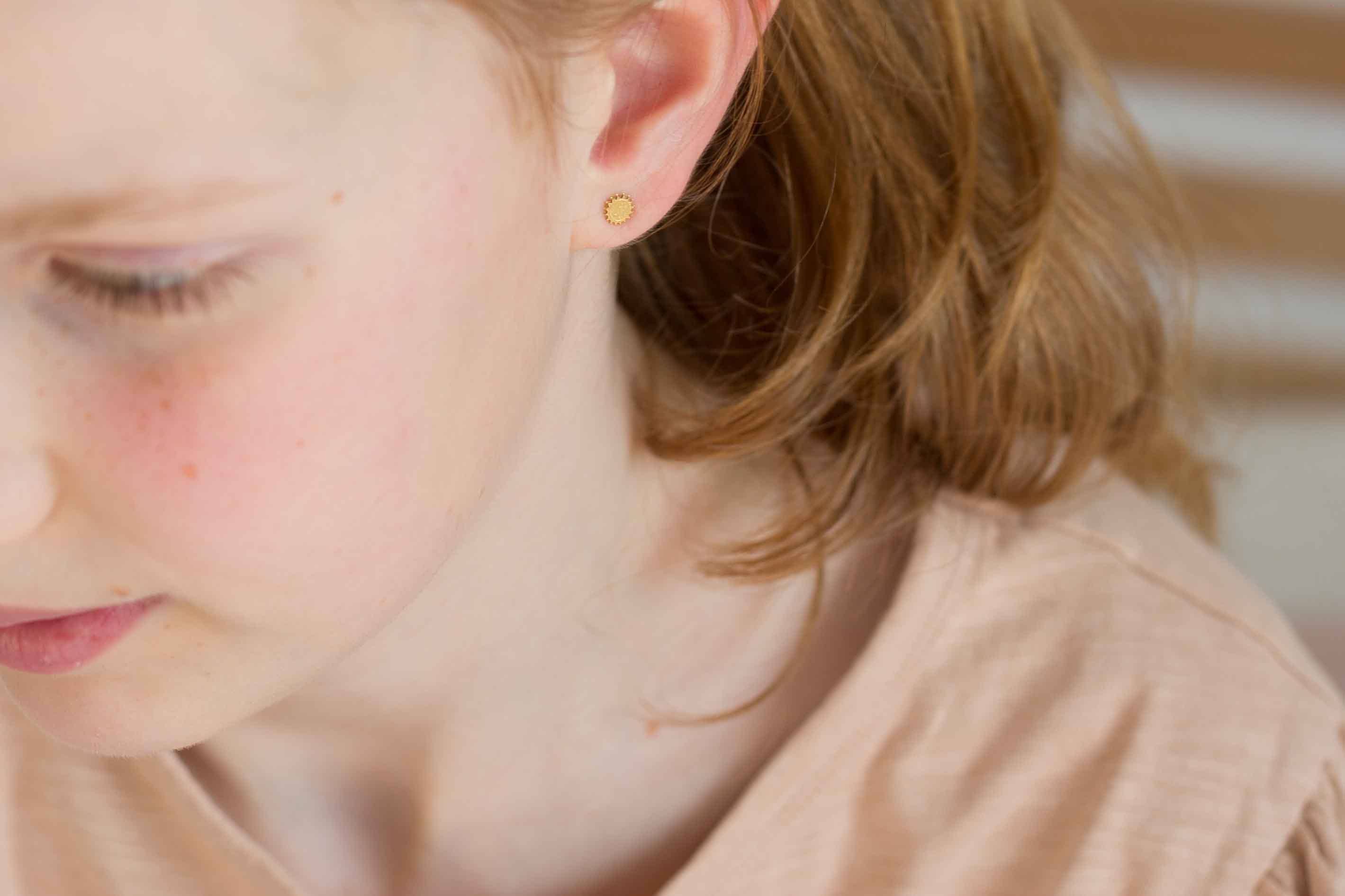 Adorabili - Wholesale Stud/Post Earrings - Daisies2